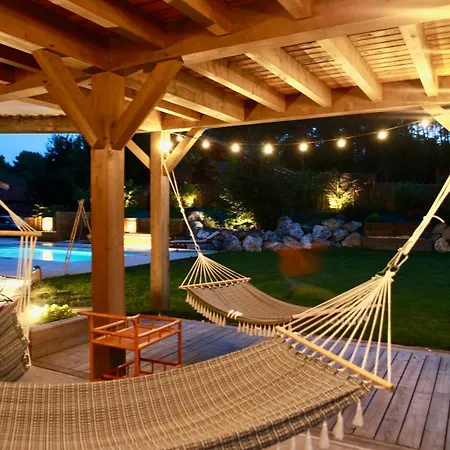 Canopee - Deck, Heated Pool And Pines